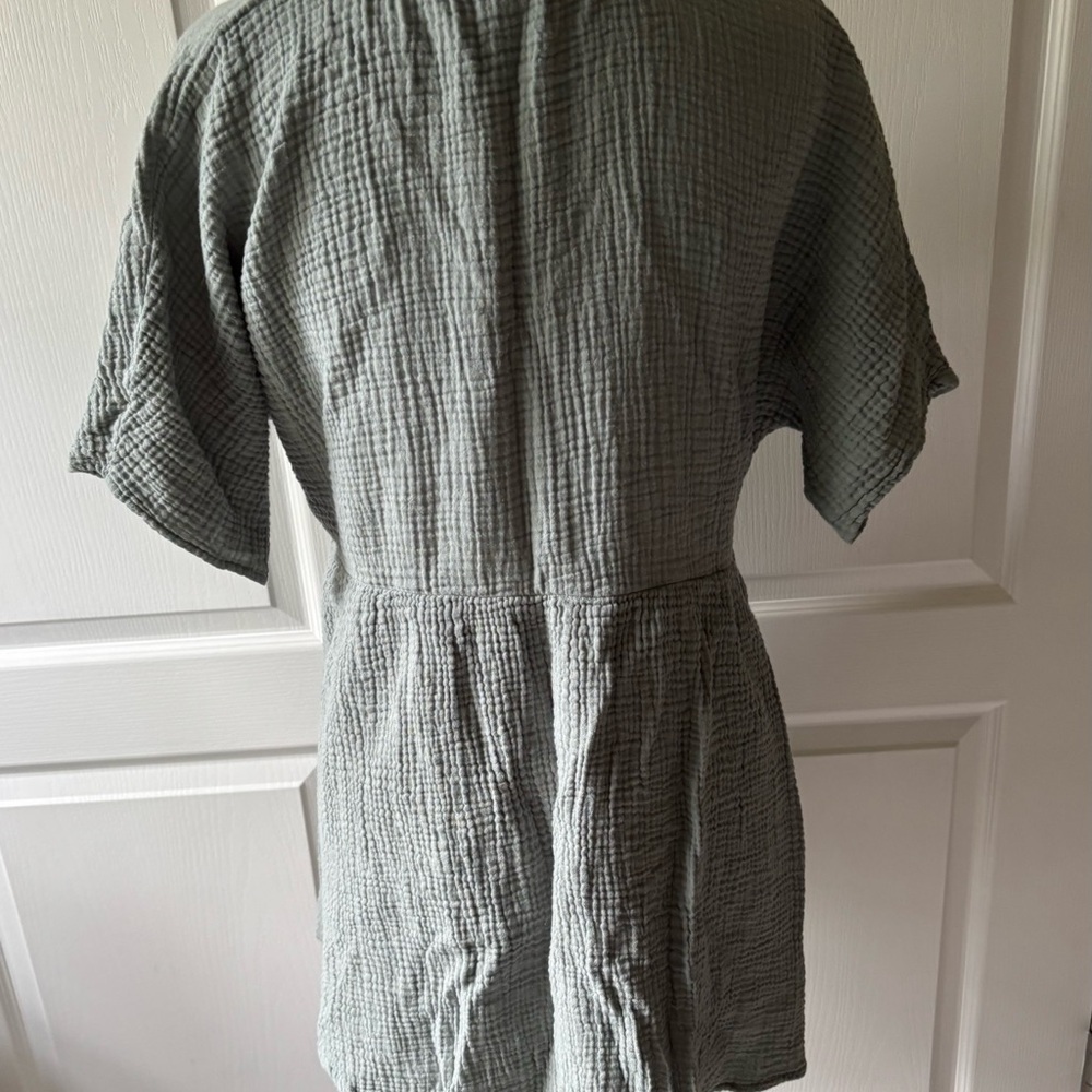 By Together Green Button-Down Blouse - Picture 3 of 4